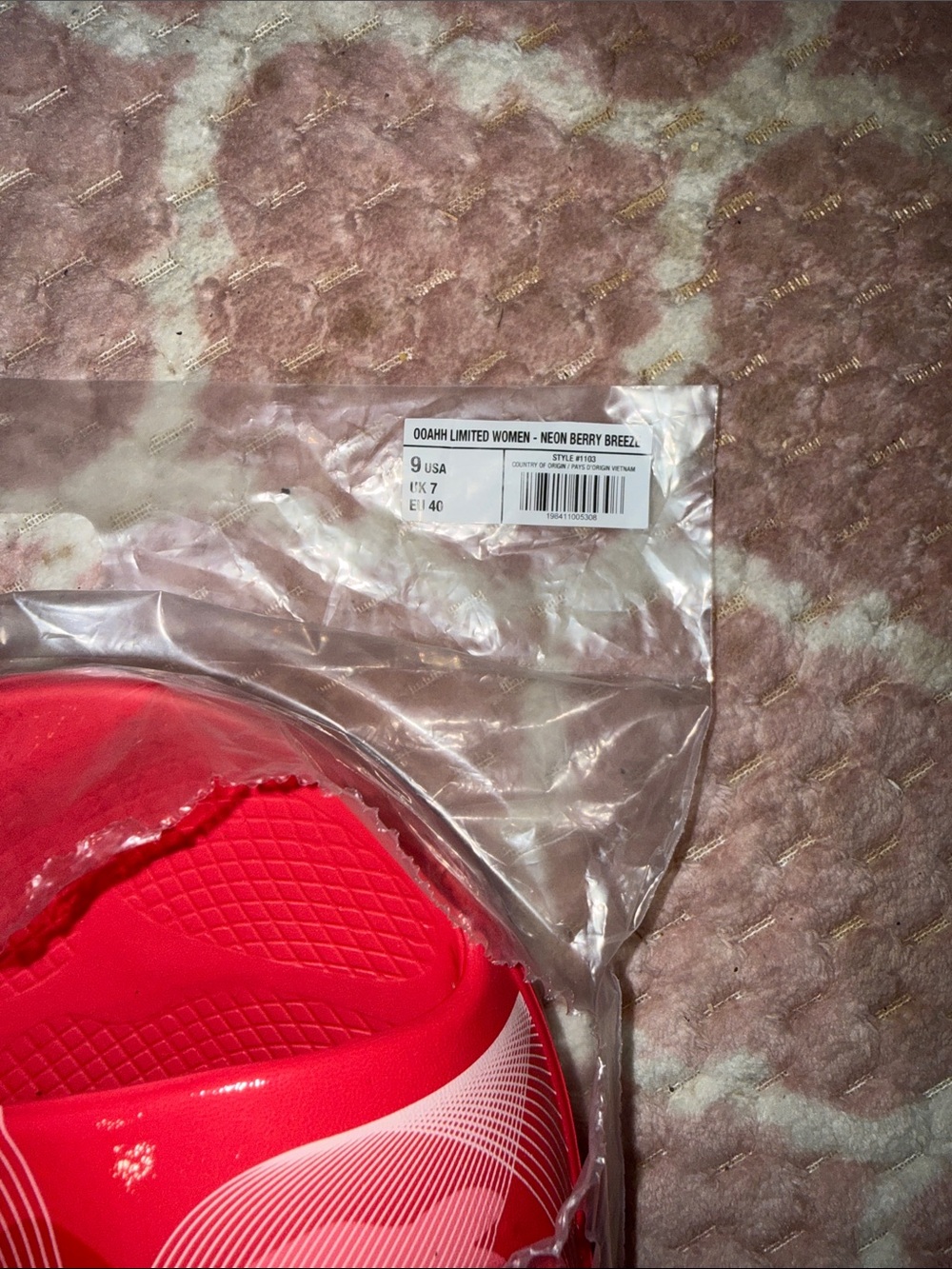 OOFOS Vibrant Pink Recovery Slides - Picture 8 of 9